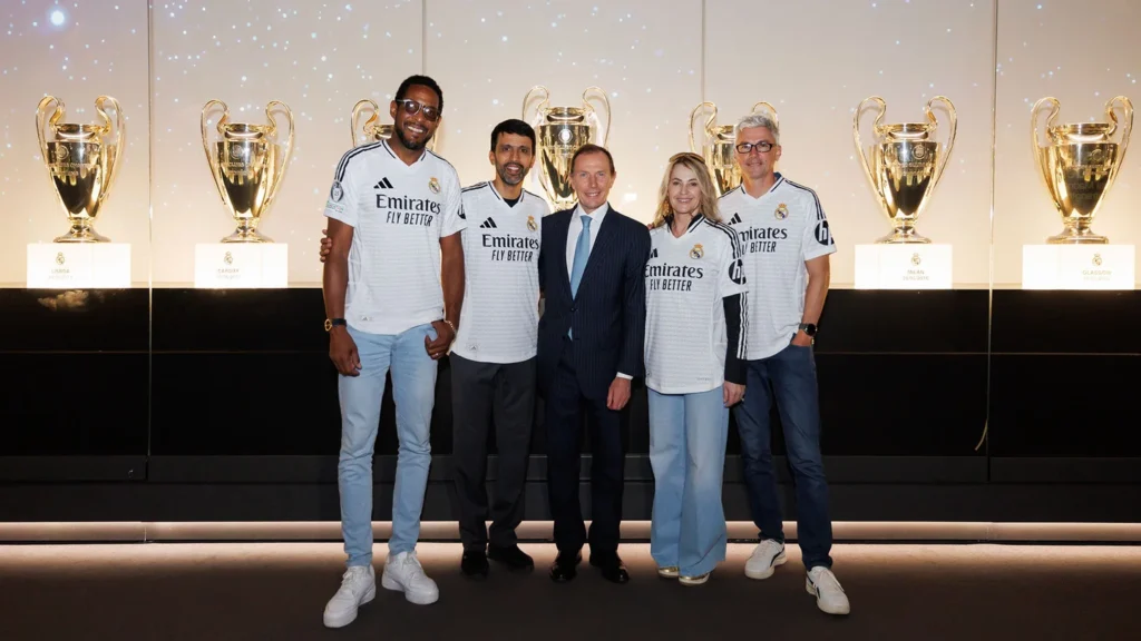 Nadia Comaneci, Javier Sotomayor, El Guerrouj y Jonathan Edwards visitan el Santiago Bernabéu